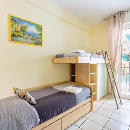 30 Mt Dal Mare, Nel Centro E Con Posto Auto Apartmán Alassio